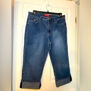 Gloria Vanderbilt Denim Capris Size 14 Cuffed Leg Vintage Embroidery Pockets